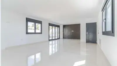 Casa de Lujo en La Zubia Obra Nueva 4 Dormitorios Piscina