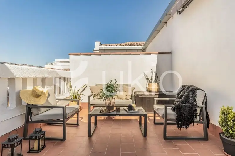 Apartamento con Terraza Amueblado Almagro Madrid Alquiler Mensual