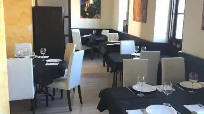 Casa en venta en Calle de la Prosperidad, cerca de Calle de Vista Alegre
