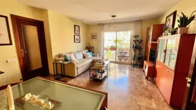 Dúplex 4 habitaciones con balcón y terraza en venta