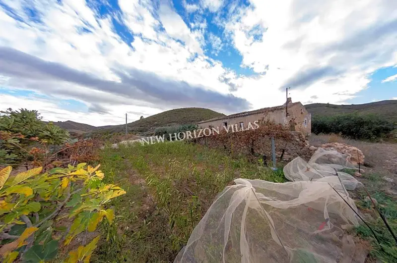 Chalet en Lubrin Almeria con terreno y cortijo