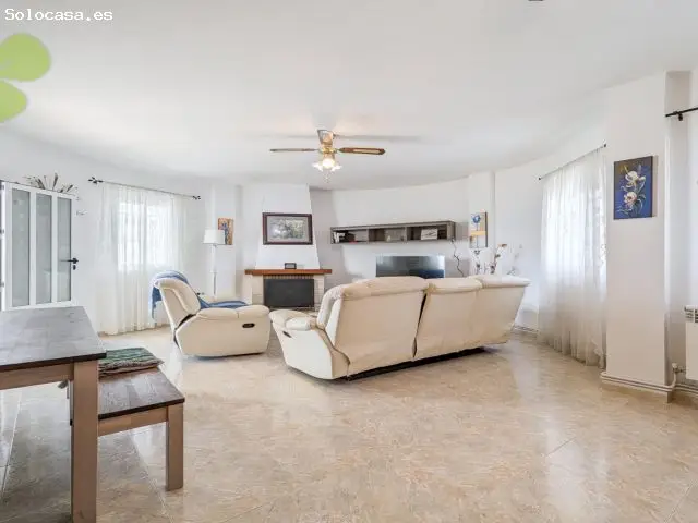 Villa en Venta en Partaloa Almeria con Piscina y Jardin Privado
