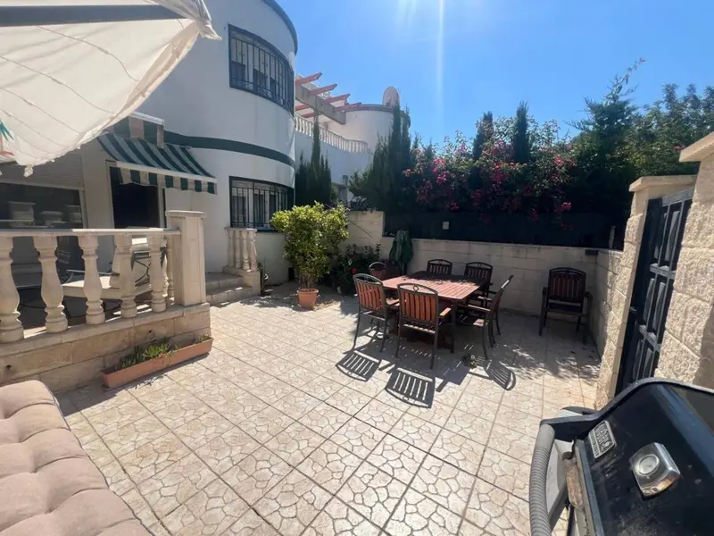 Casa con Piscina y Terraza en Cabo de las Huertas Alicante