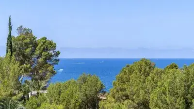 Chalet en Costa de la Calma con Vistas al Mar y Acceso a Cala
