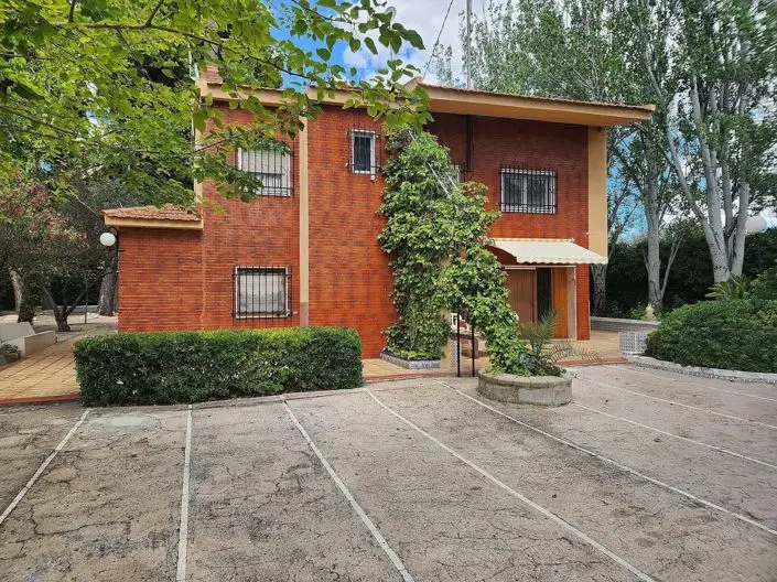 Villa de Lujo en Sax 5 Dormitorios Piscina y Pista de Tenis