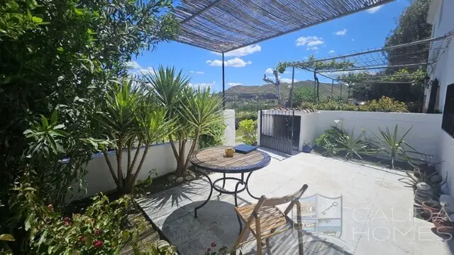 Cortijo reformado con 6 dormitorios en venta