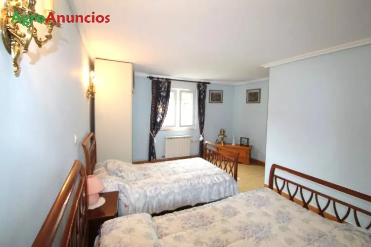 Venta  de Casa individual con jardín en Cantabria