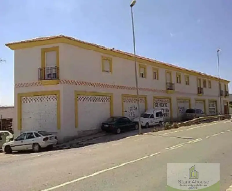 Venta Local Comercial con Garaje en Trigueros