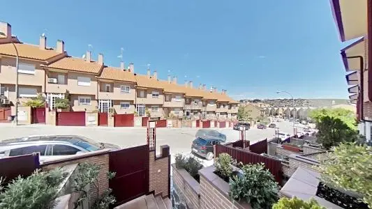 Chalet Adosado en Algete 220m2 4 Dormitorios Garaje Doble