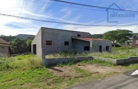 Casa con Taller en O Rosal: Ideal Vivienda y Negocio