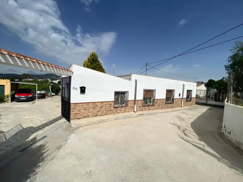 Finca de 4 Dormitorios en Sax Alicante Cerca de Servicios