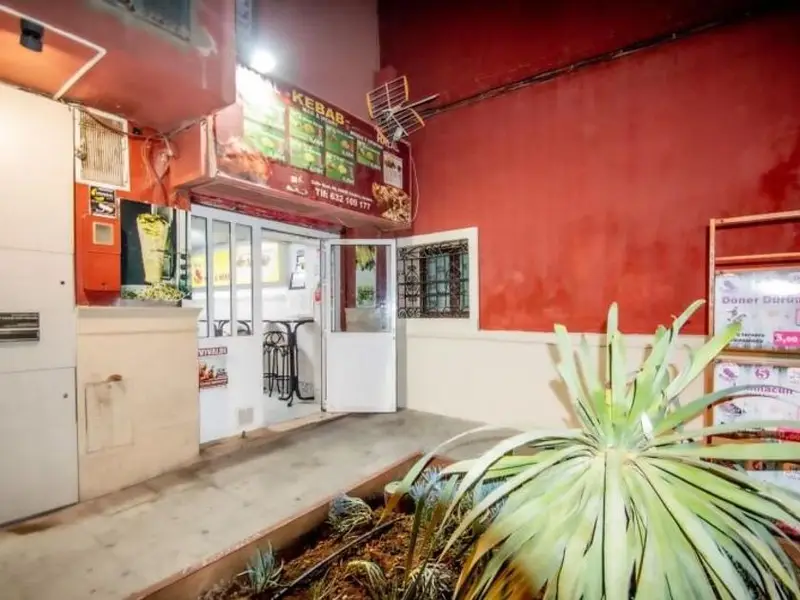 Local Comercial en Calle Real Almer	ía 72m2 Inversores Emprendedores