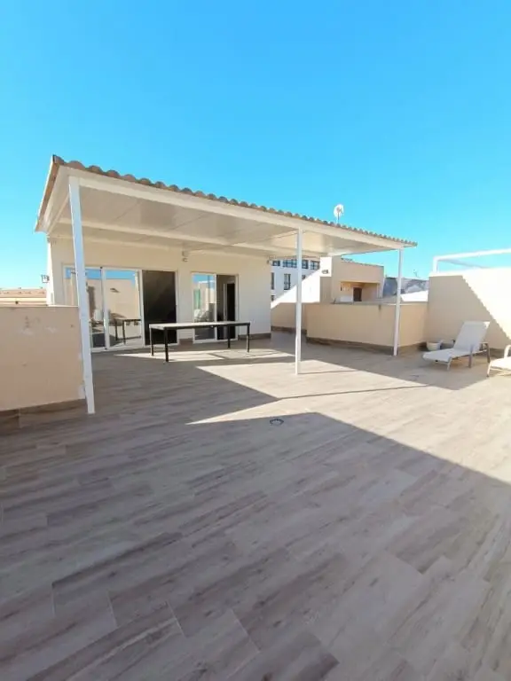 Chalet en Los Alcazares con 4 dormitorios y azotea de 140m2