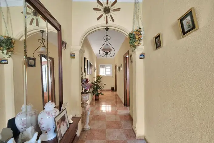 Casa 5 Dormitorios en La Linea de la Concepcion