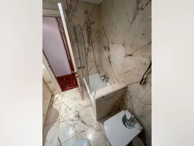 Apartamento 4 Dormitorios Pamplona Centro Cerca Universidad