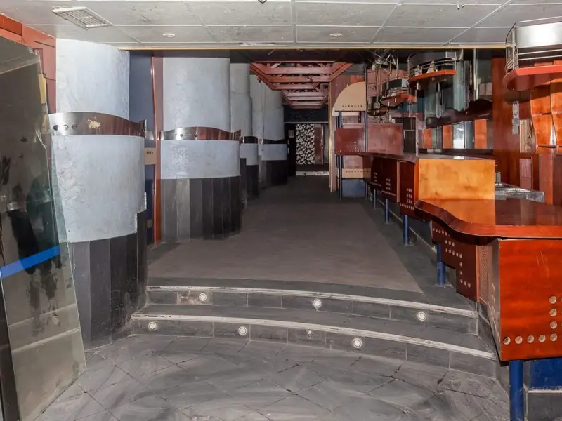 Local 281 m² Avda Paz Burgos