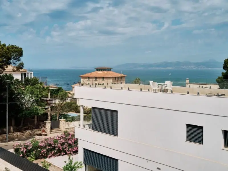 Villa de Lujo en Son Veri con Vistas al Mar y Piscina Privada