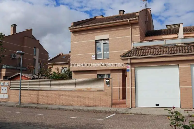 Chalet Pareado en Roales del Pan Zamora