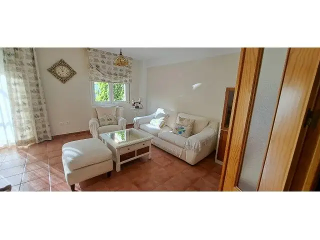 Chalet Adosado Con Buhardilla Y Garaje Bodega