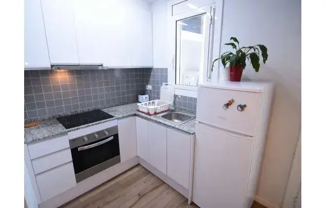 Rent 2 bedroom apartment of 48 m² in Barcelona