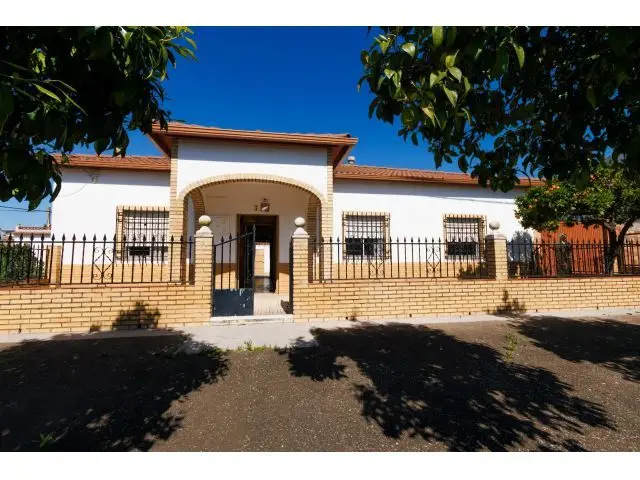 Espectacular Parcela con Vivienda en La Carlota Chica
