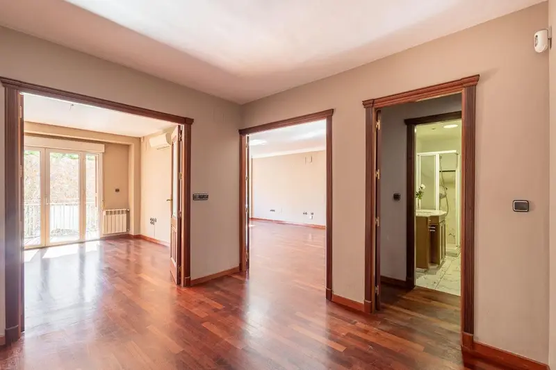 Venta Piso 5 Habitaciones Centro Granada Alhamar UH08141