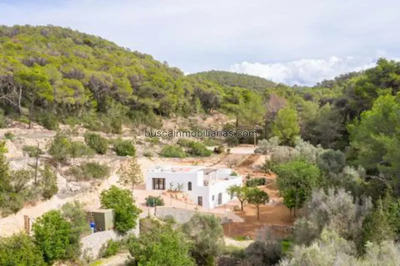 Villa en Ibiza con Vistas al Valle - Lujo y Tranquilidad