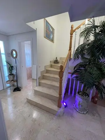 Casa Adosada Moderna en Calahonda con Jardin Privado y Piscina