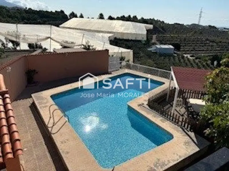 Casa Rústica con Piscina y Jardín en Callosa d'En Sarrià