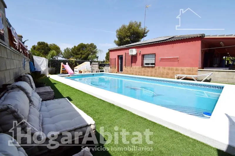 Chalet en Venta Montserrat Valencia con Piscina y Terraza