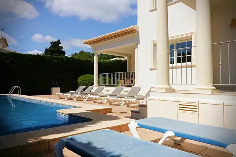 Chalet en Benissa con Piscina Privada y Vistas al Mar