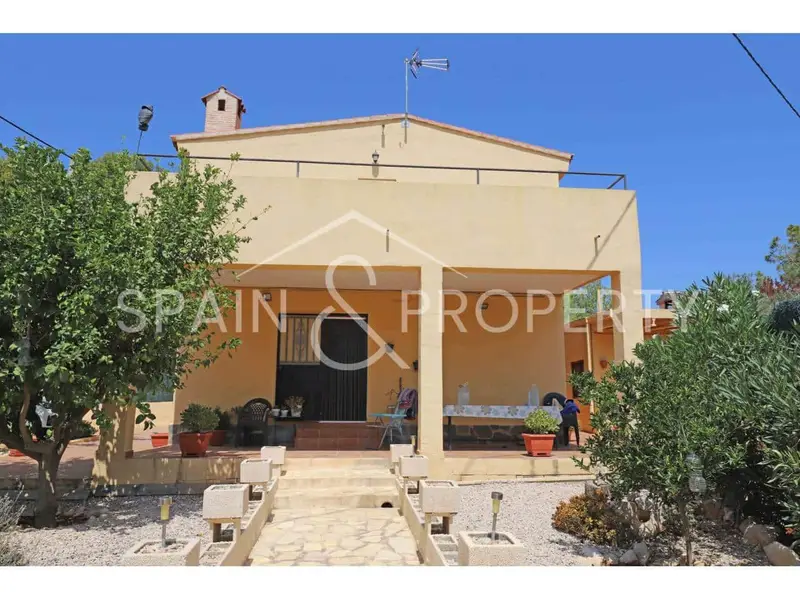 Chalet en Venta Turis Valencia 4 Dormitorios Jardin Piscina