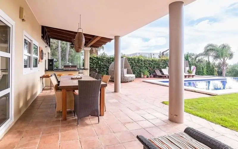 Chalet de Lujo en Sotogrande con Piscina y Jardin Privado