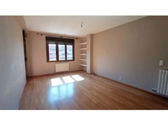 Piso en Alquiler Zaragoza 108m2 4 Dormitorios 2 Baños Garaje Trastero