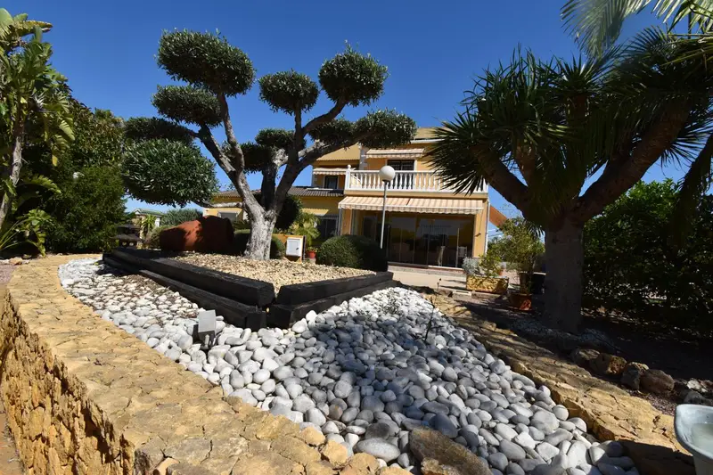 Casa con Piscina en La Hoya 5 Dormitorios 3 Baños