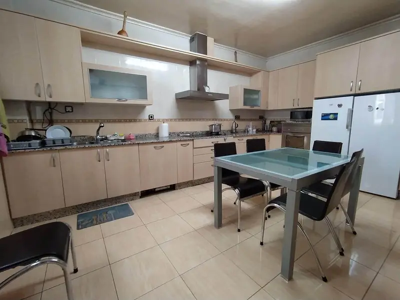 Piso en venta en Ponferrada con 4 habitaciones, terraza y plaza de parking