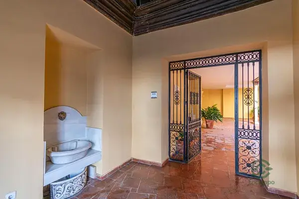Casa Hist	0rica en Guadix con Patio y Piscina