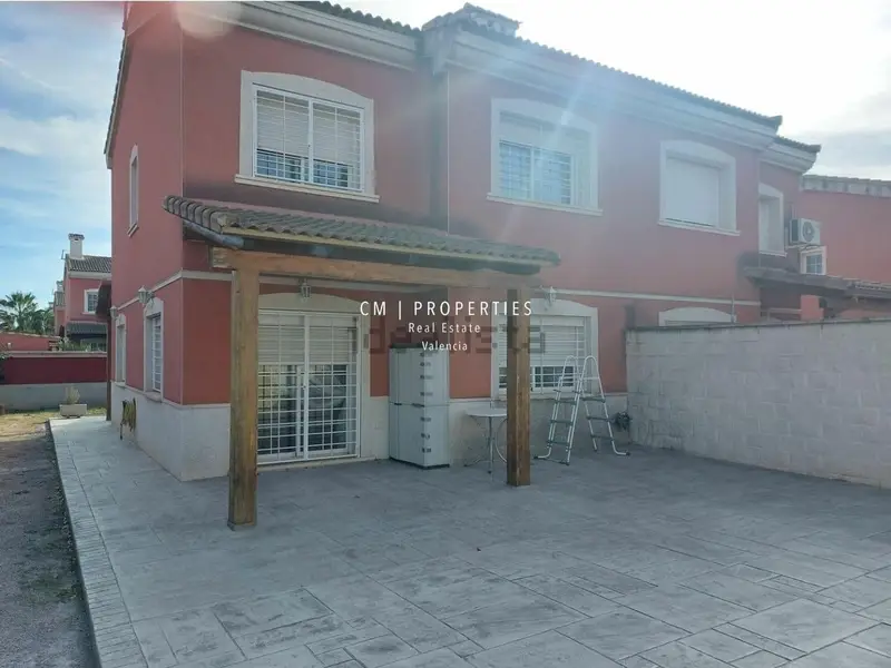 Chalet en Venta en La Pobla de Vallbona Valencia