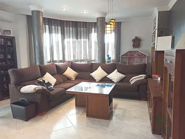 Casa en Castellon con 2 Pisos y Vistas Verdes