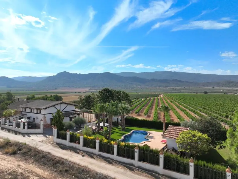 Finca Rustica con Piscina Cerca de Yecla Murcia