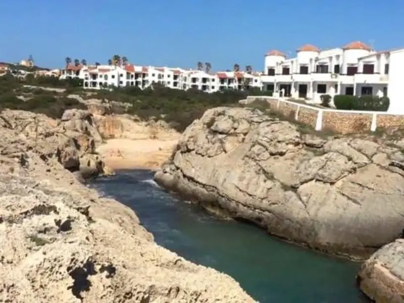Apartamento en Cala en Blanes con piscina y cerca del mar