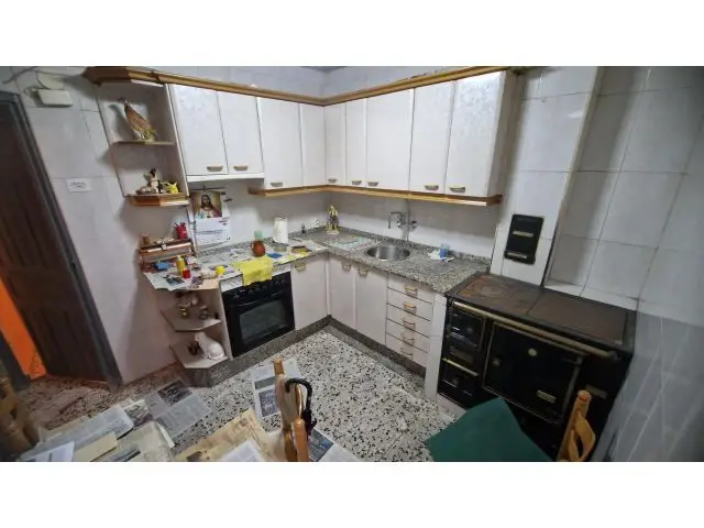 Casa en Planta Baja en Fabero con Terreno