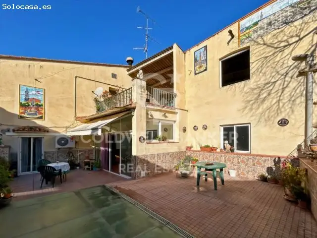 Casa con Garaje y Terraza en Borrassà