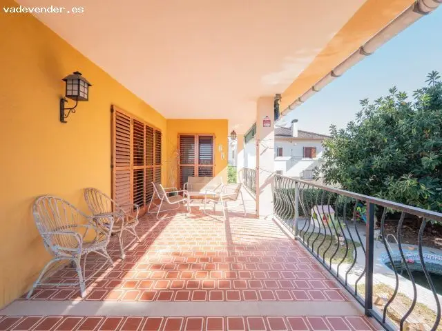 Chalet Independiente con Piscina en Urbanizacion San Blas