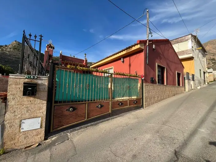 Casa de 3 Dormitorios en Orihuela