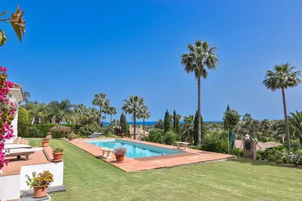 Villa de Lujo en Sotogrande Alto con Vistas al Mar y Golf