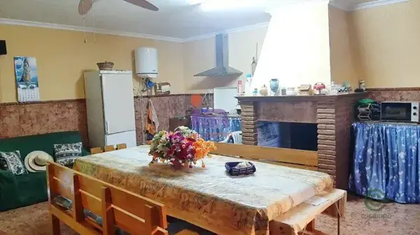 Casa de Campo en Valdepenas con Nave y Olivos