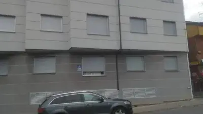 Piso Amplio en Fabero con Placas Solares y Trastero