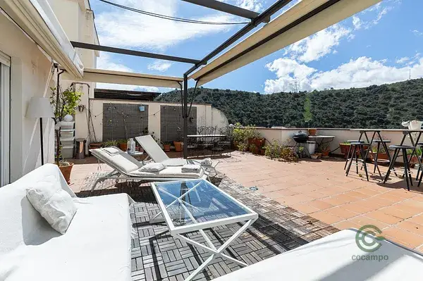 Vivienda en Granada con Piscina y Terraza de 71m2
