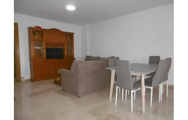 Alquiler piso 4 dormitorios 100m2 Almeria